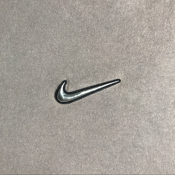 3D METALLIC NIKE SWOOSH T-SHIRT (VINTAGE) - Picture 3 of 3